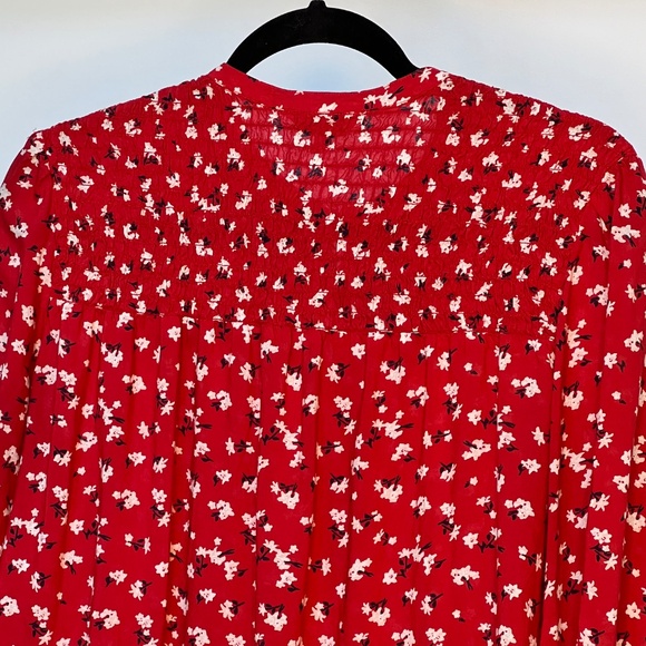 Lucky Brand Women’s Printed Smocked Peasant Blouse, size Medium, in red floral - Picture 4 of 4